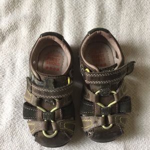Toddler boys Clarks sandals size 5.5
